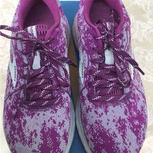 Brooks Womens Adrenaline GTS21, size 8B